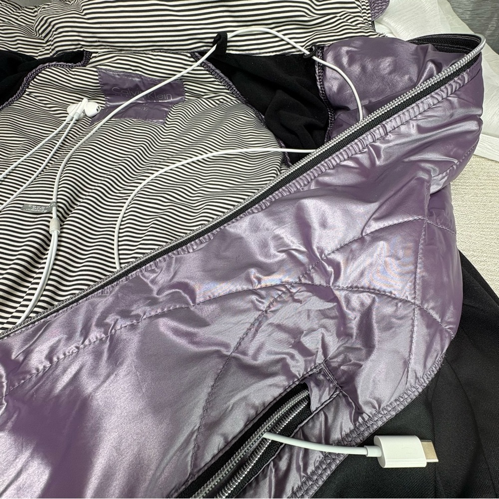 Calvin Klein Women’s M Tech Fleece Run Club Apres Ski Metallic Puffer Jacket - Picture 11 of 15